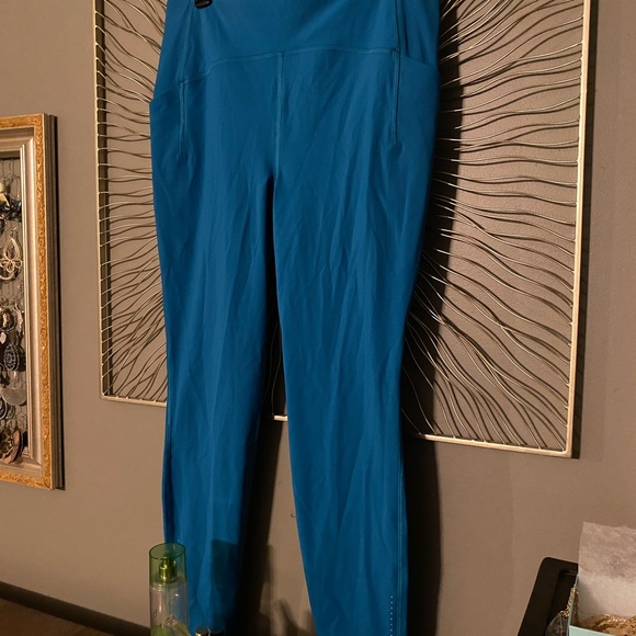 Lululemon - Picture 2 of 4